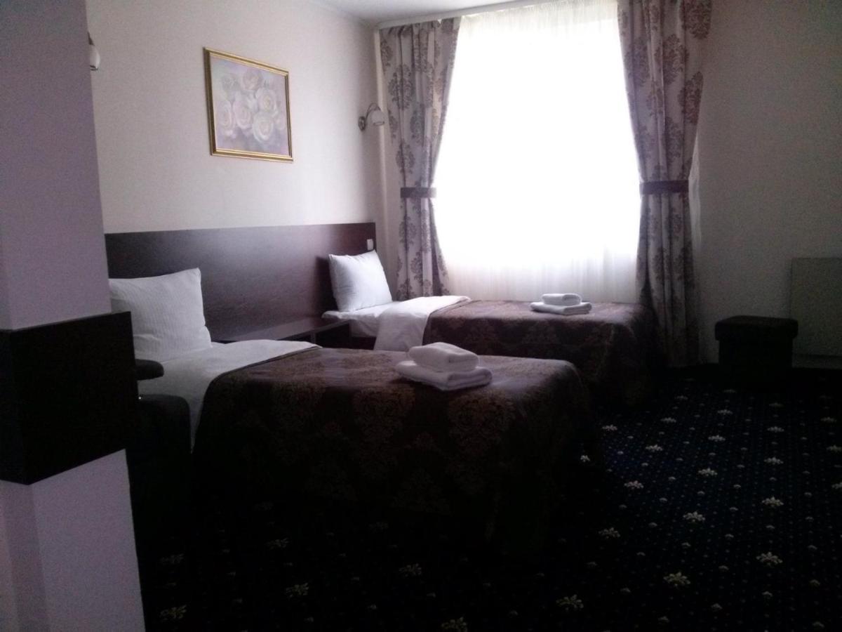 Faraon Hotel Ивано-Франковск Экстерьер фото