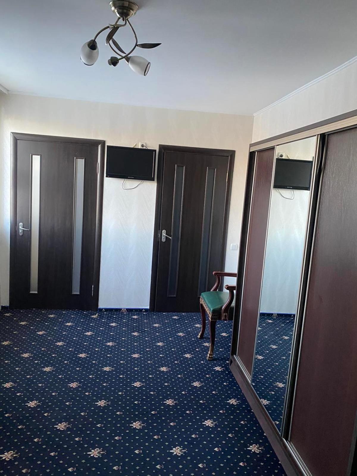 Faraon Hotel Ивано-Франковск Экстерьер фото